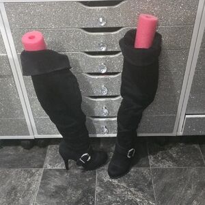 Chic Black Over-the-Knee Suede Boots with Buckle